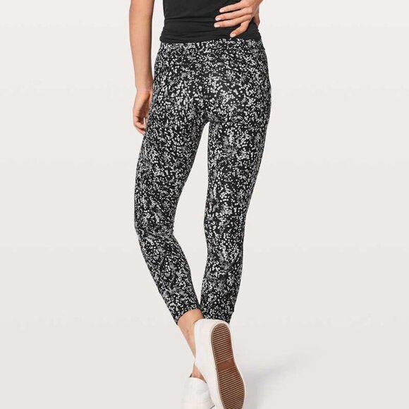 Lululemon In Movement 7/8 Tight *Everlux 25" - 6 Chirasu Black - Picture 2 of 6